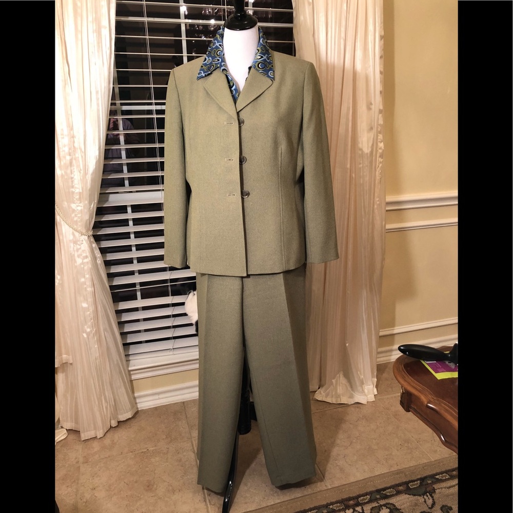 Le Suit Petite Pant Suit with Scarf